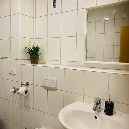 Modern & Cozy Leipzig-gohlis Homestay *